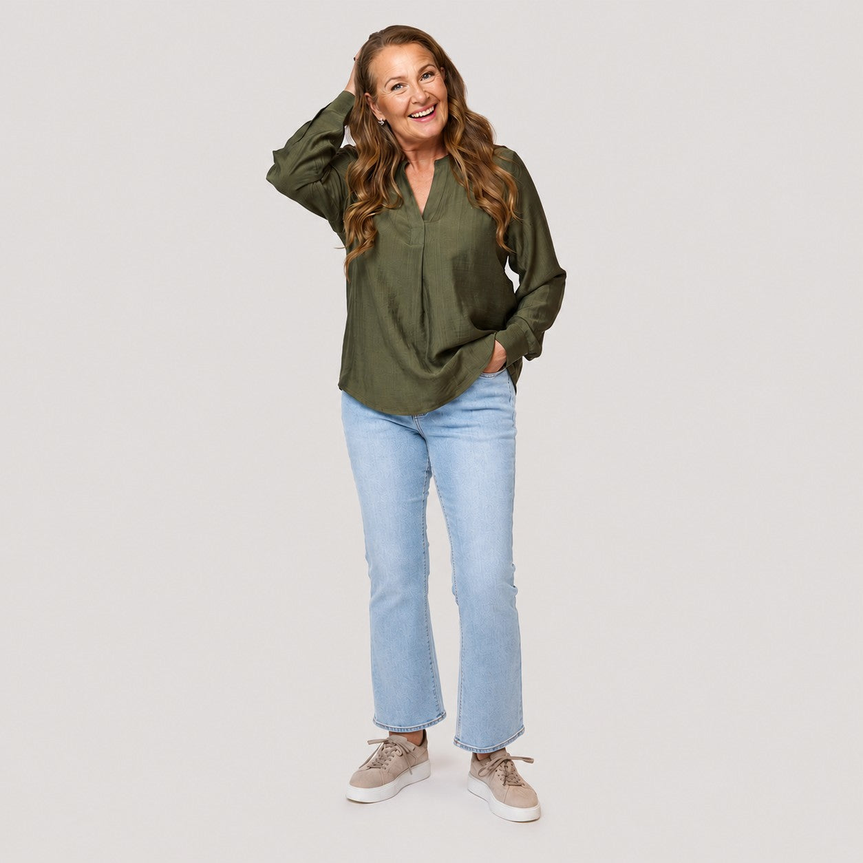 Grön blus till ljusa jeans