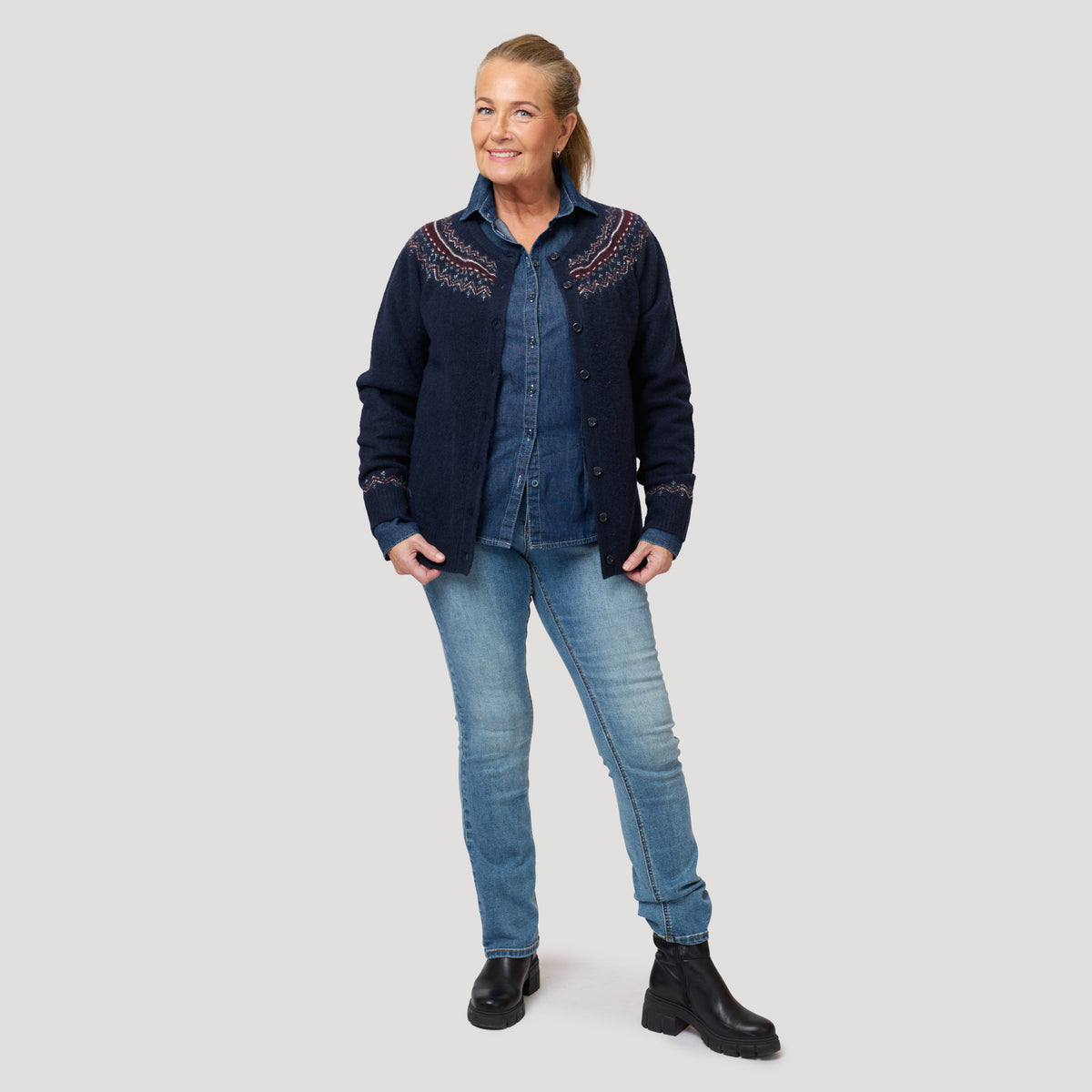 Cardigan med vackert mönster till jeans
